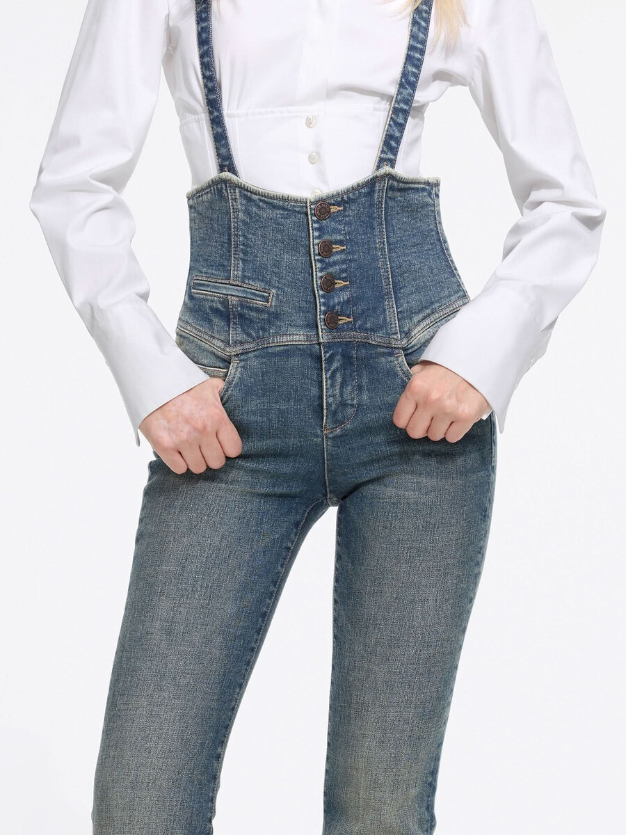 hochtaillierter ausgestellter jeans-jumpsuit