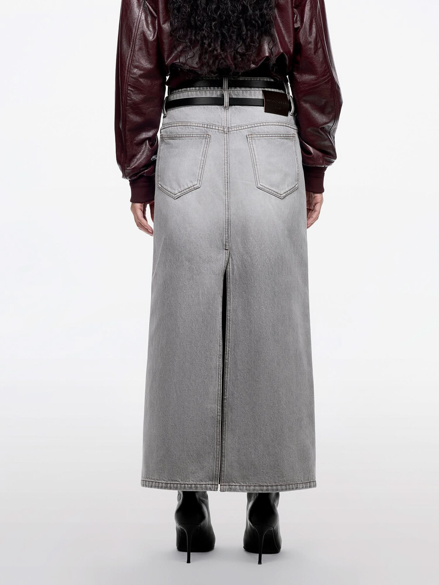 maxirock aus jeansstoff mit doppeltem gürtel und schlitz