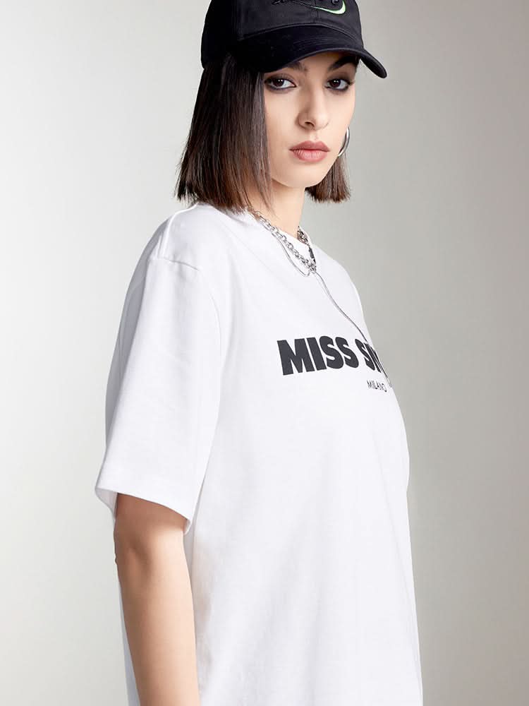 bedrucktes t-shirt mit rundhalsausschnitt