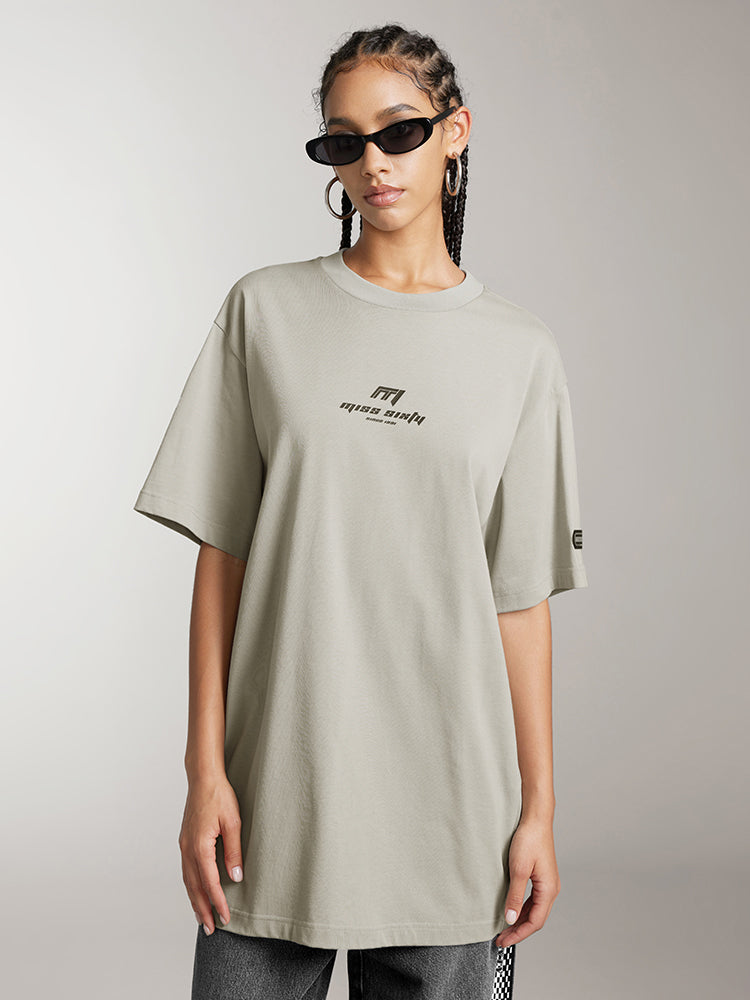 lässiges kurzarm-t-shirt mit rennsport-inspiriertem print