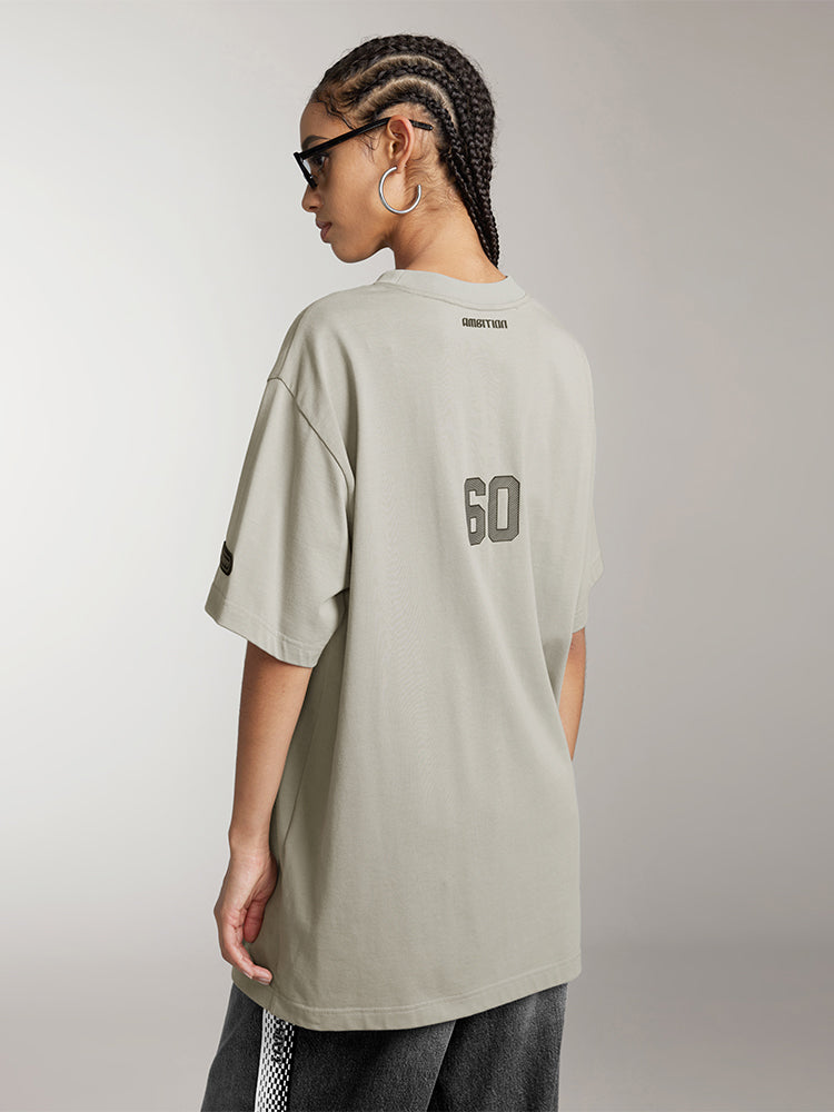 lässiges kurzarm-t-shirt mit rennsport-inspiriertem print