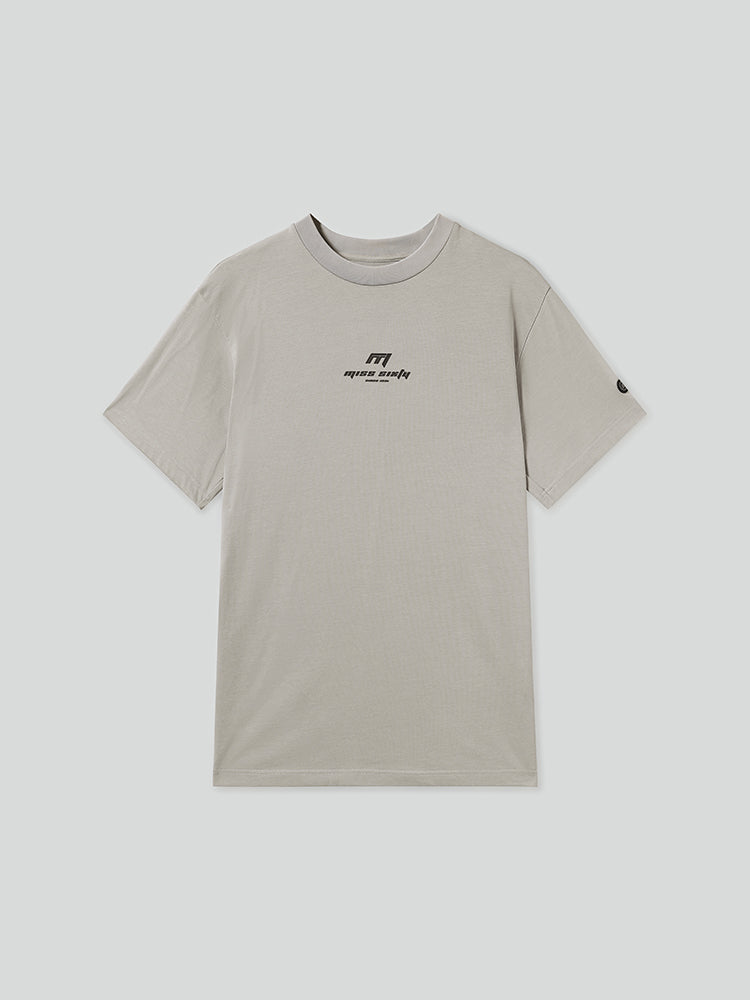 lässiges kurzarm-t-shirt mit rennsport-inspiriertem print