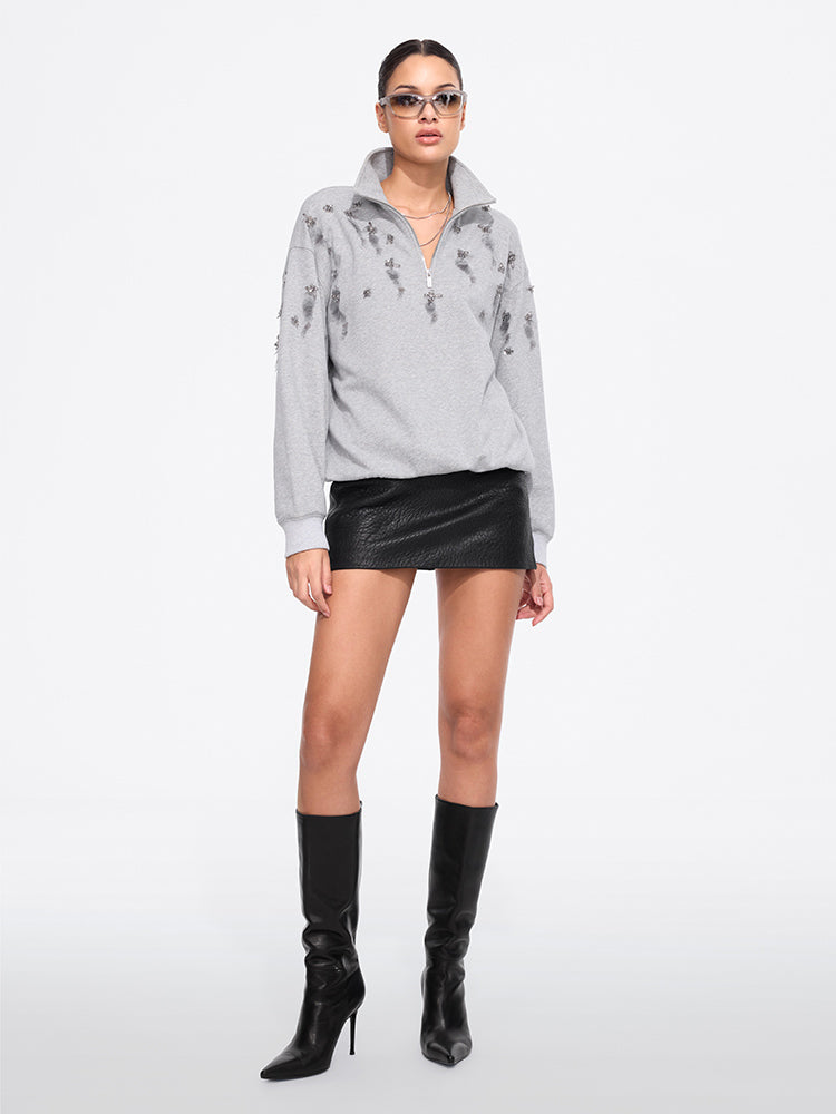 perlenbesetzter trichterkragenpullover