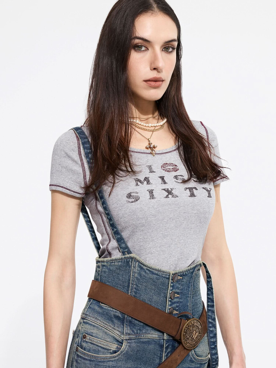 bedrucktes t-shirt mit rundhalsausschnitt