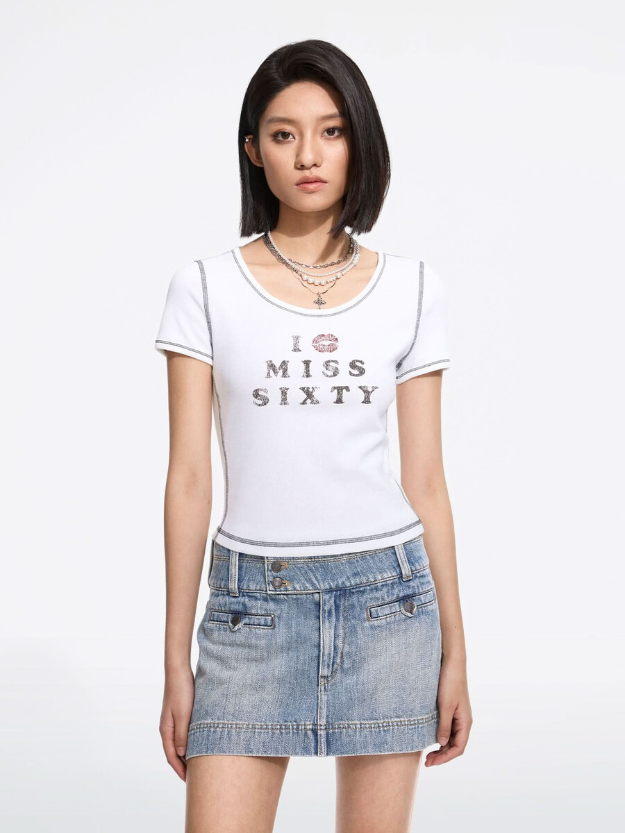 bedrucktes t-shirt mit rundhalsausschnitt