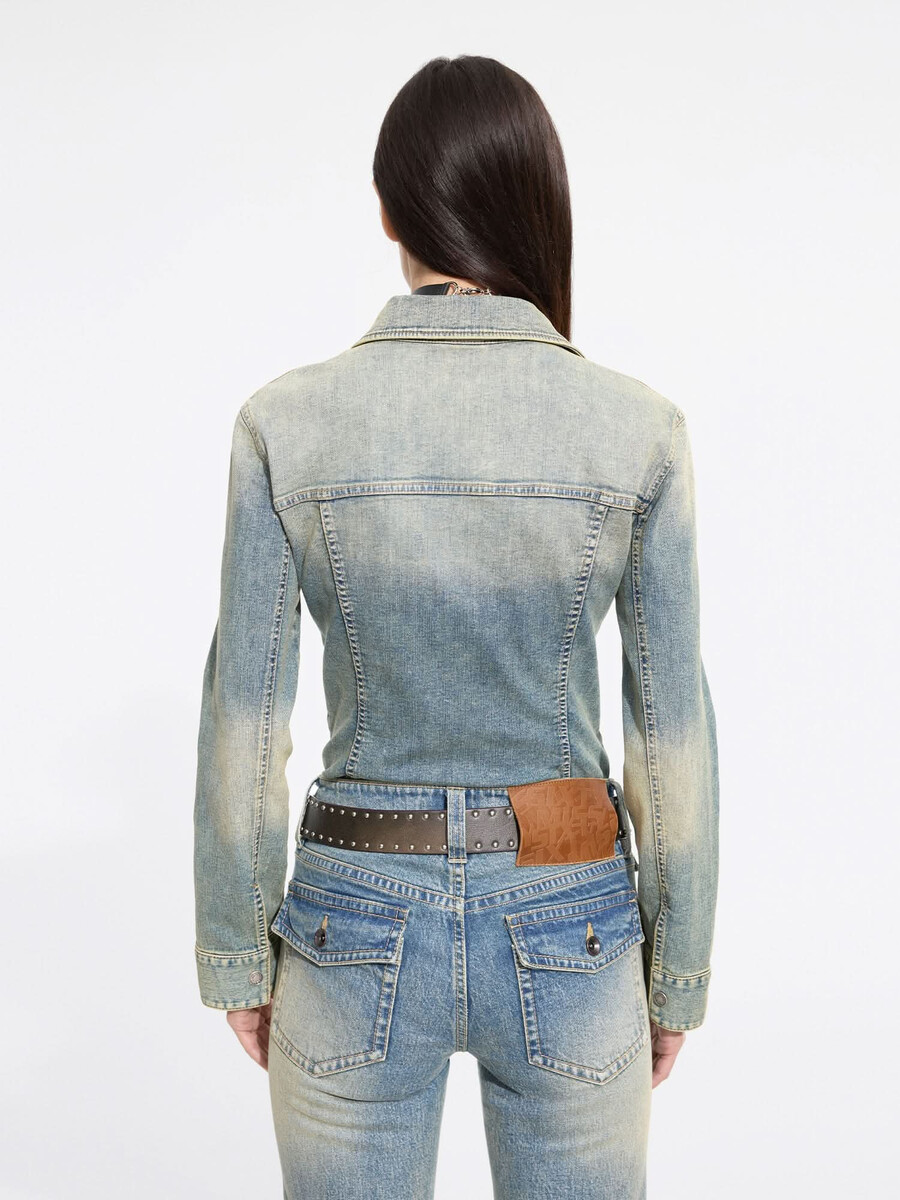 maßgeschneidertes jeanshemd