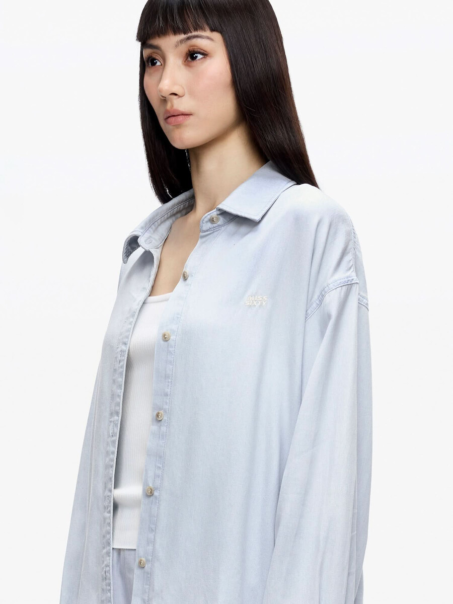 einreihiges besticktes jeanshemd