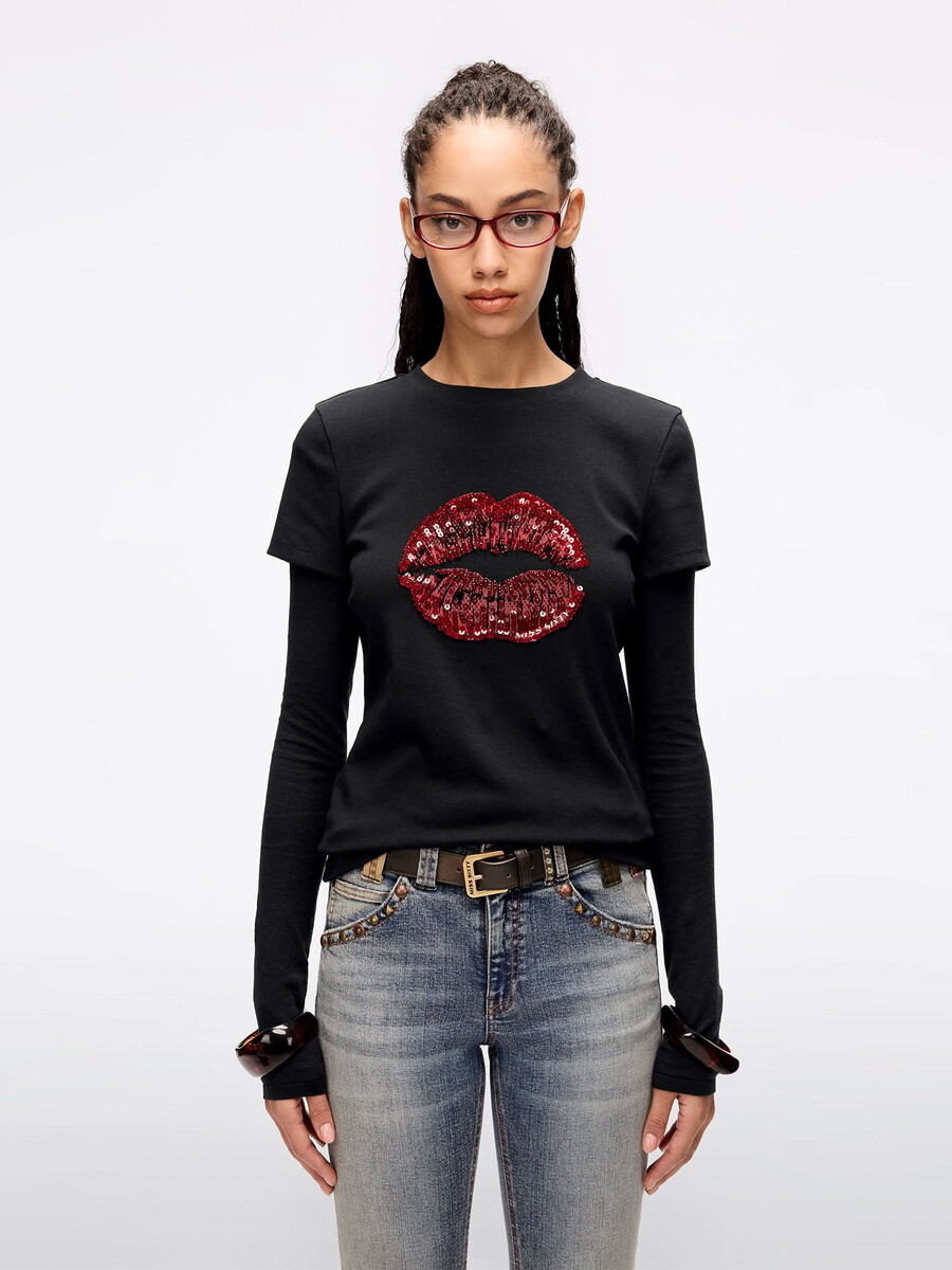 t-shirt mit rundhalsausschnitt und lippenprint