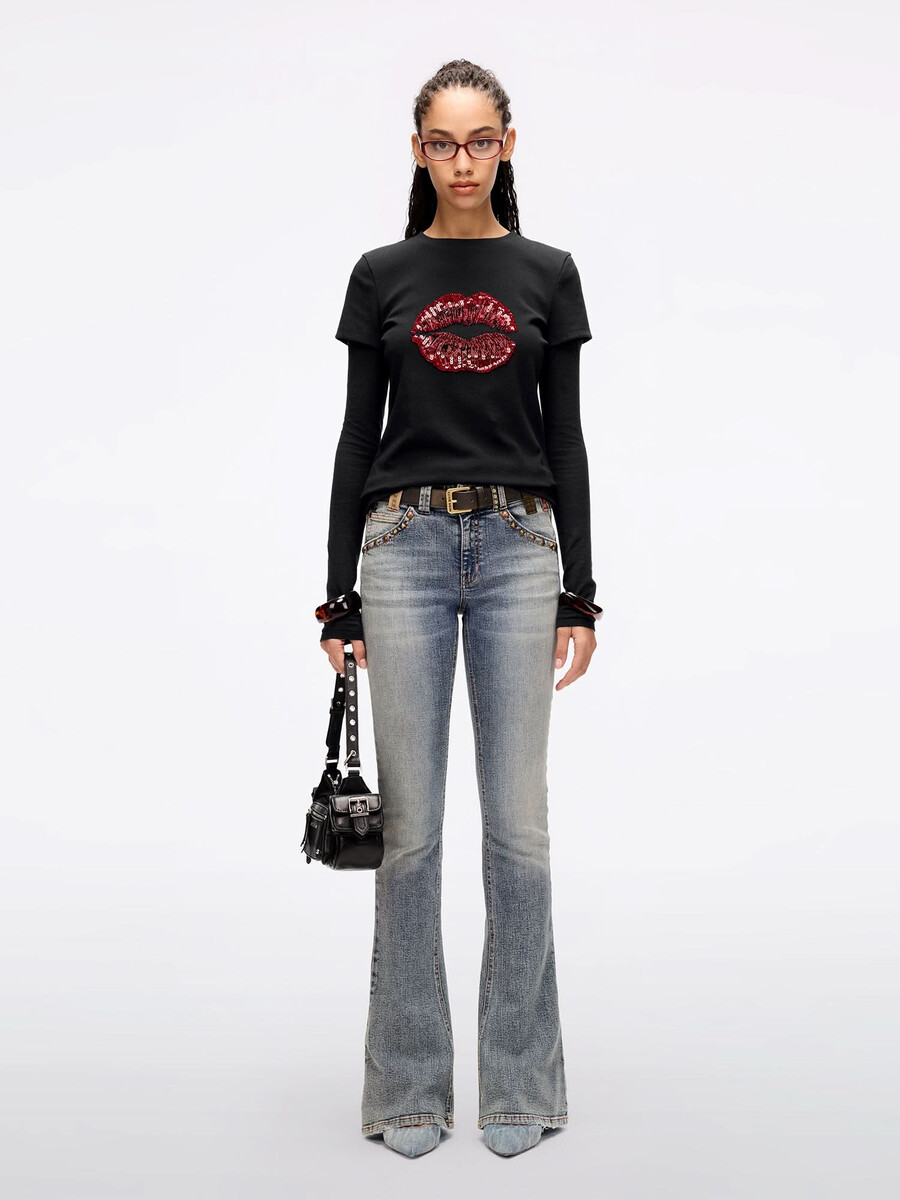 t-shirt mit rundhalsausschnitt und lippenprint