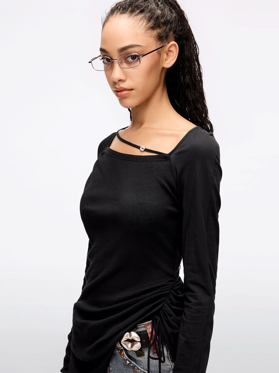 t-shirt mit quadratischem ausschnitt und kordelzug