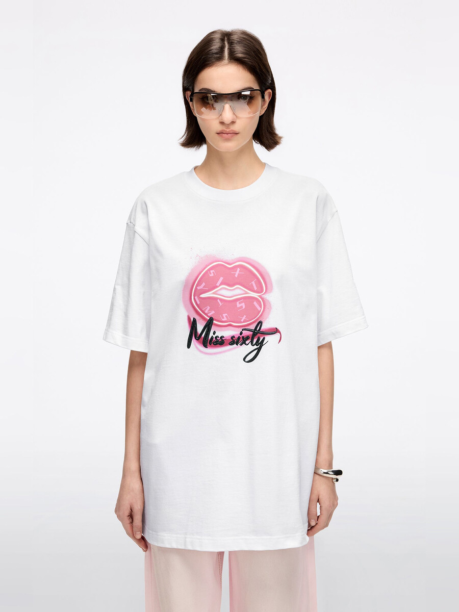 Übergroßes bedrucktes t-shirt