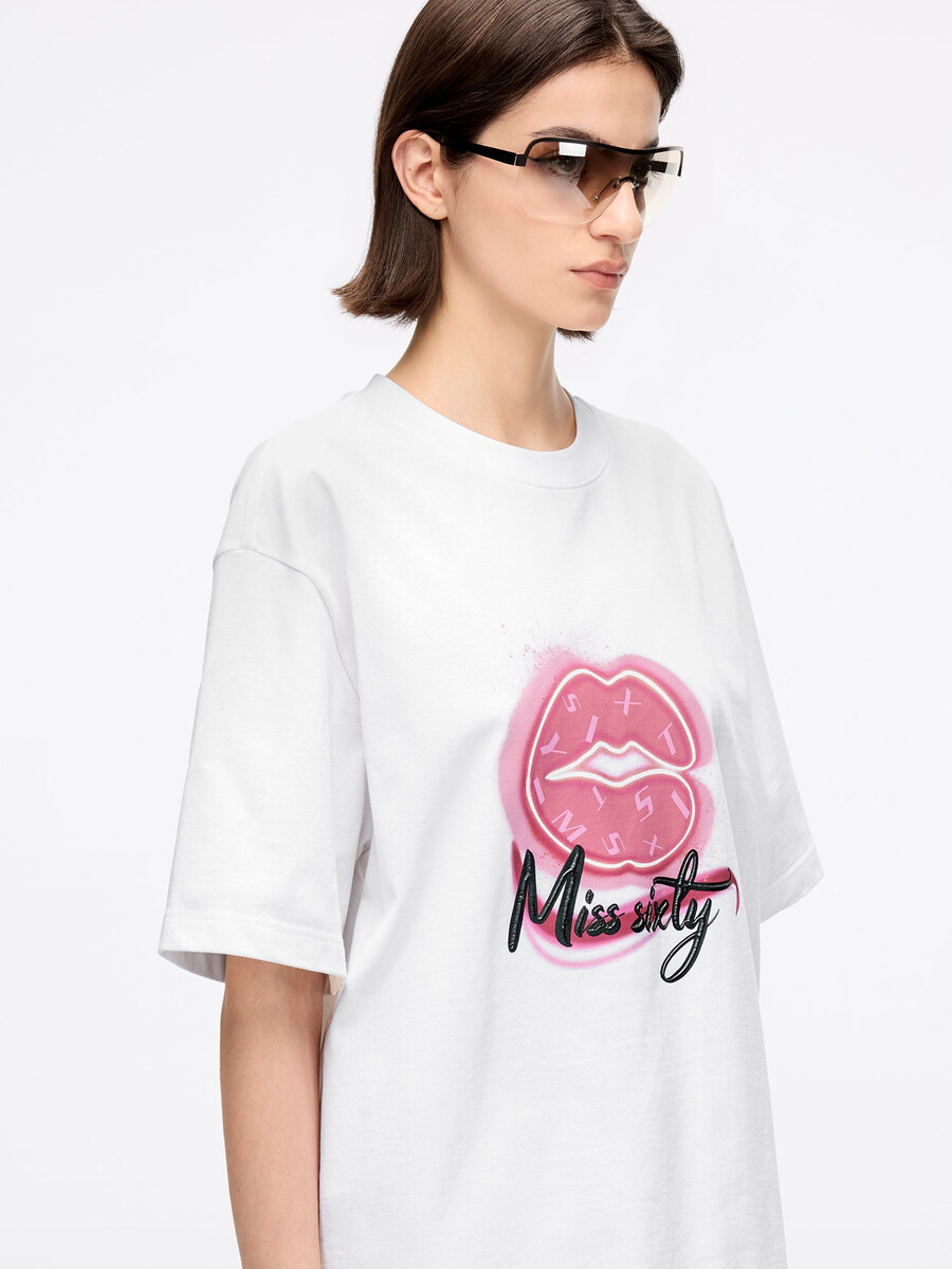 Übergroßes bedrucktes t-shirt