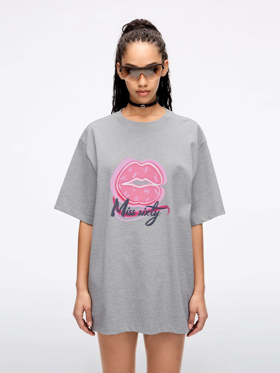 Übergroßes bedrucktes t-shirt