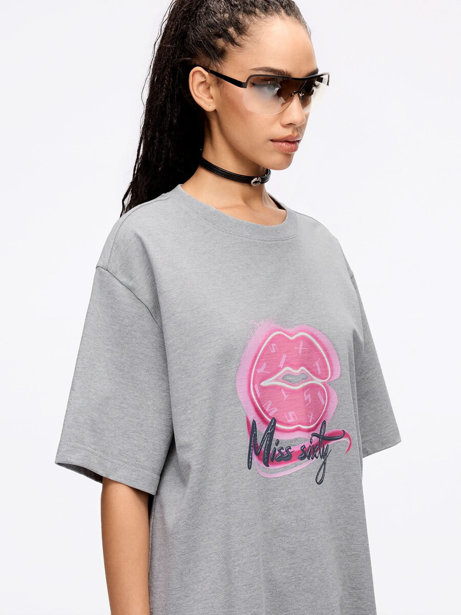 Übergroßes bedrucktes t-shirt