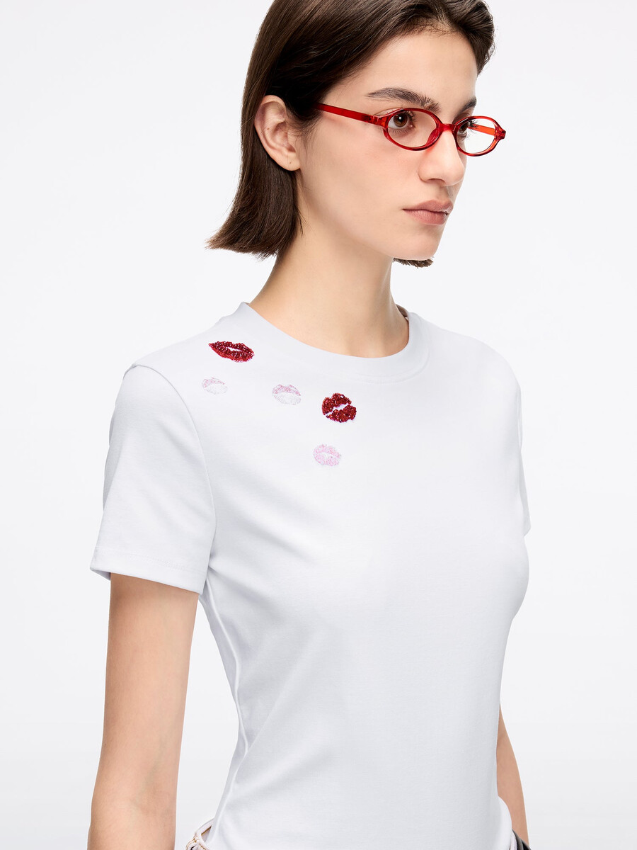 perlenbesetztes bedrucktes t-shirt