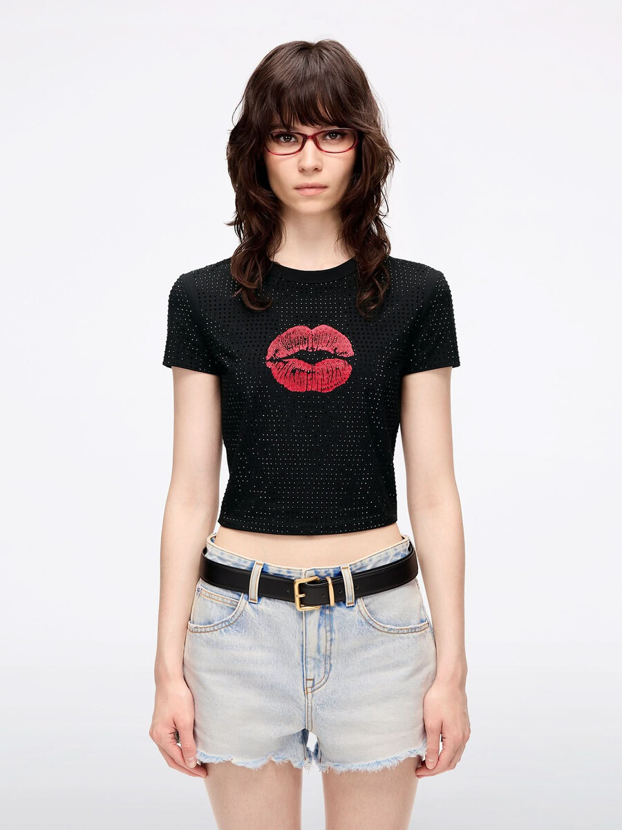 t-shirt mit strasssteinen und lippenprint