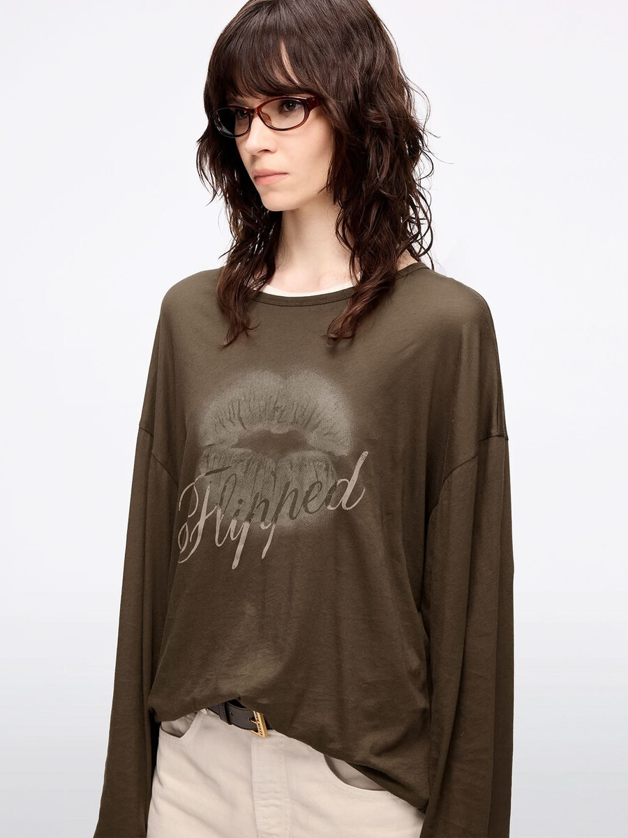 oversized t-shirt mit lippenabdruck