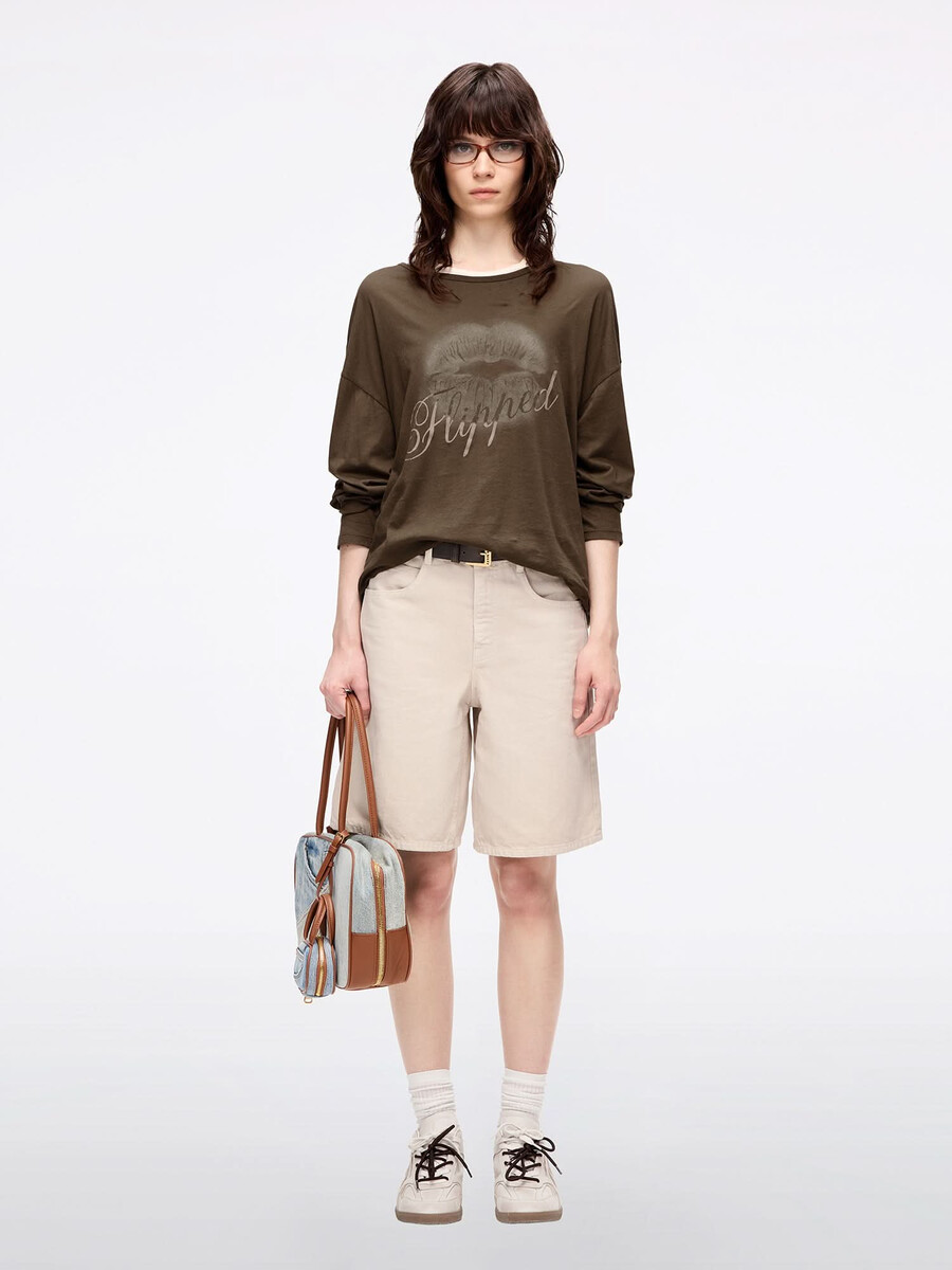 oversized t-shirt mit lippenabdruck