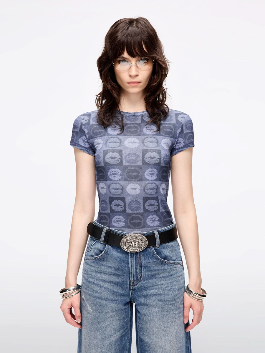 slim-fit t-shirt mit lippenprint