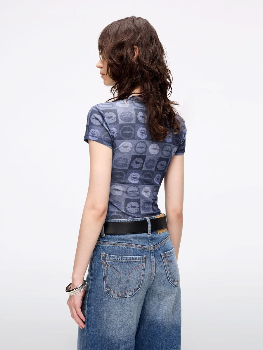 slim-fit t-shirt mit lippenprint