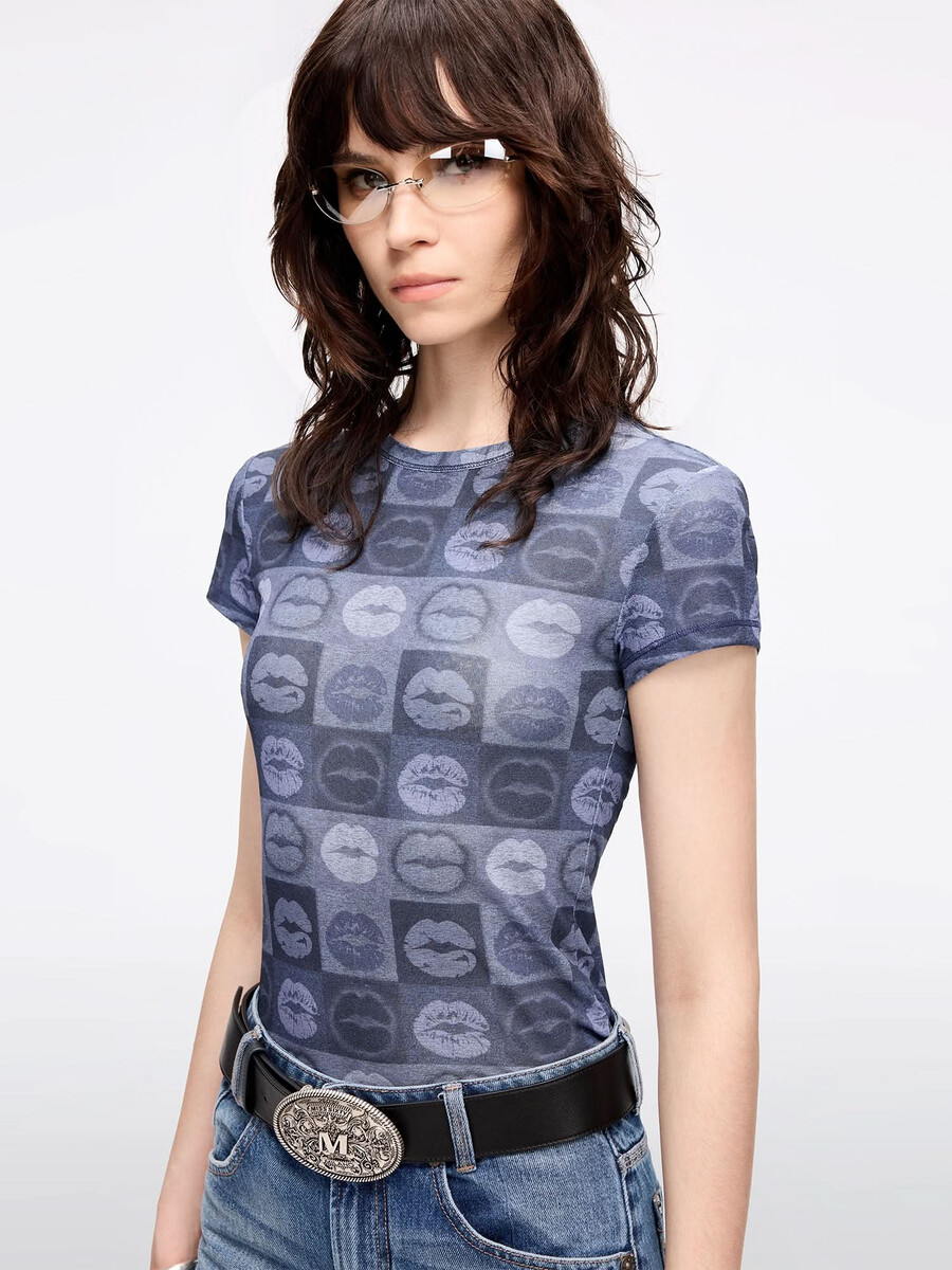 slim-fit t-shirt mit lippenprint