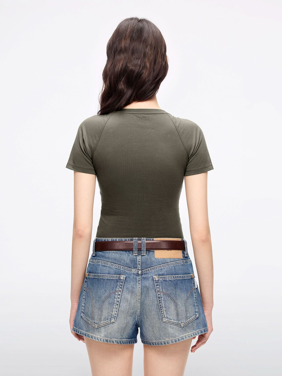 kurzes t-shirt mit schnürung