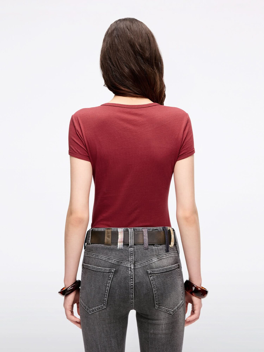 schmal geschnittenes bedrucktes t-shirt