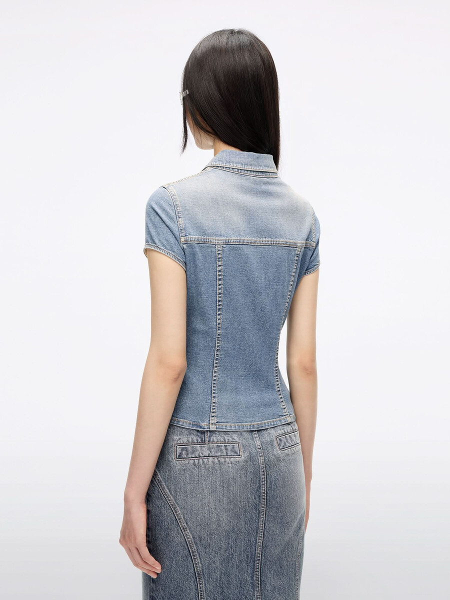 figurbetontes jeanshemd