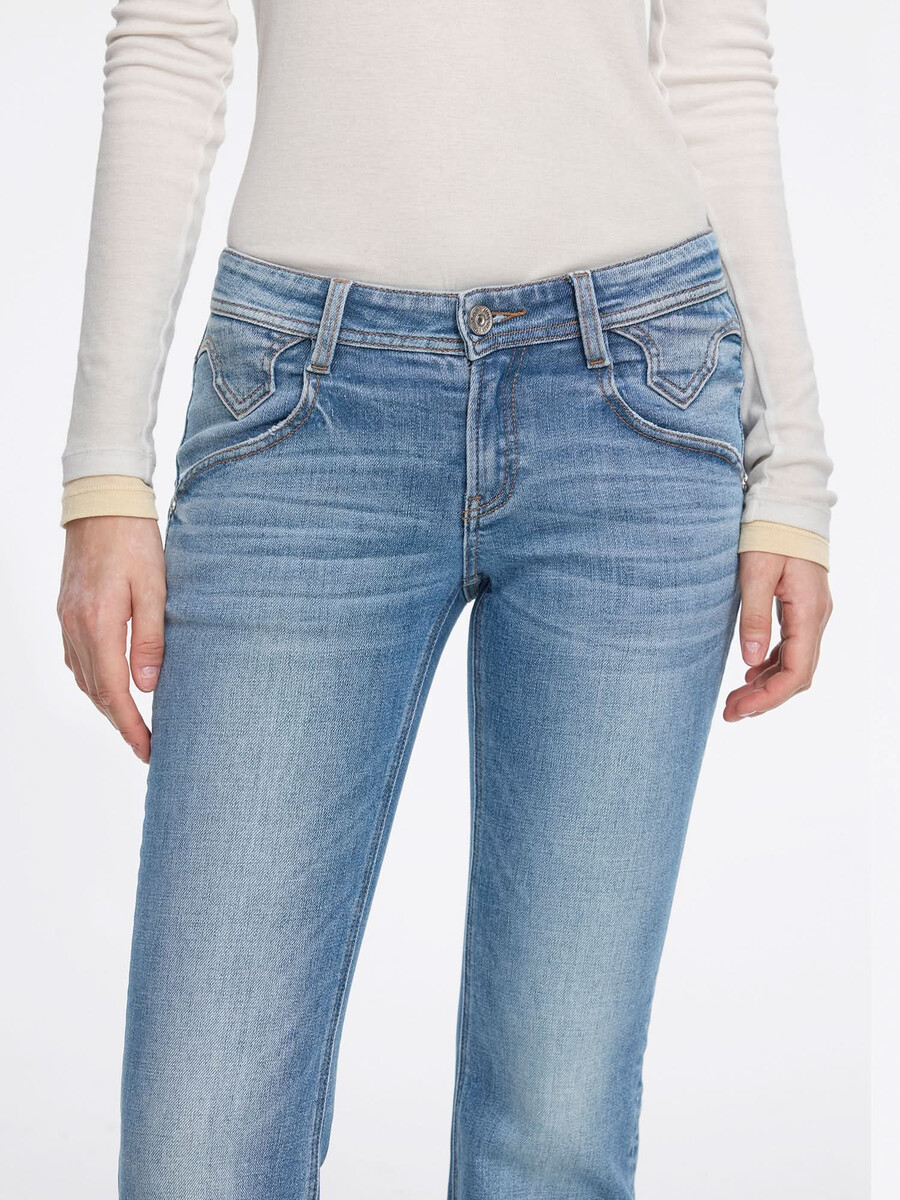 hüftjeans mit schlag - bella